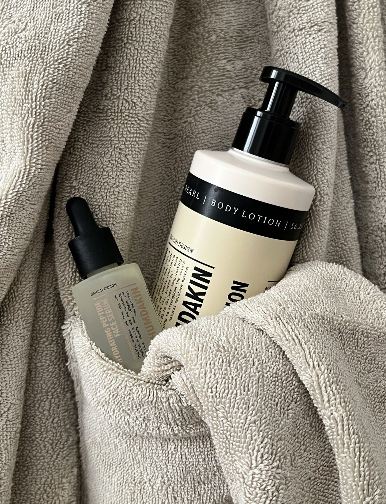 HUMDAKIN 01 Fugtgivende Peptid Ansigtsserum | 3% Niacinamid | Natriumhyaluronat Hair and Body Care