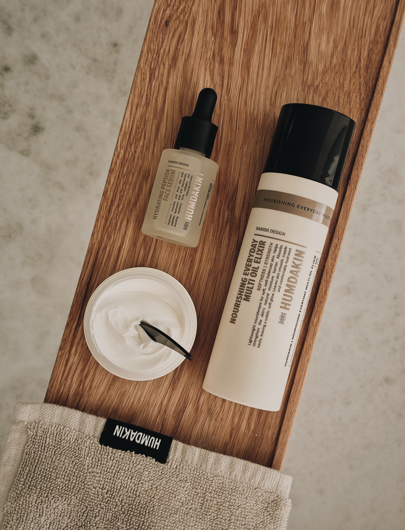 HUMDAKIN 01 Fugtgivende Peptid Ansigtsserum | 3% Niacinamid | Natriumhyaluronat Hair and Body Care