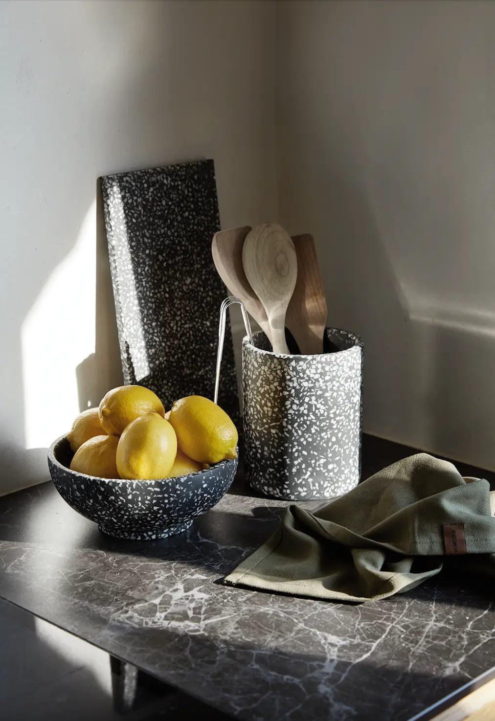 HUMDAKIN Bologna - Terrazzo Vase m. Låg Terrazzo 115 Black