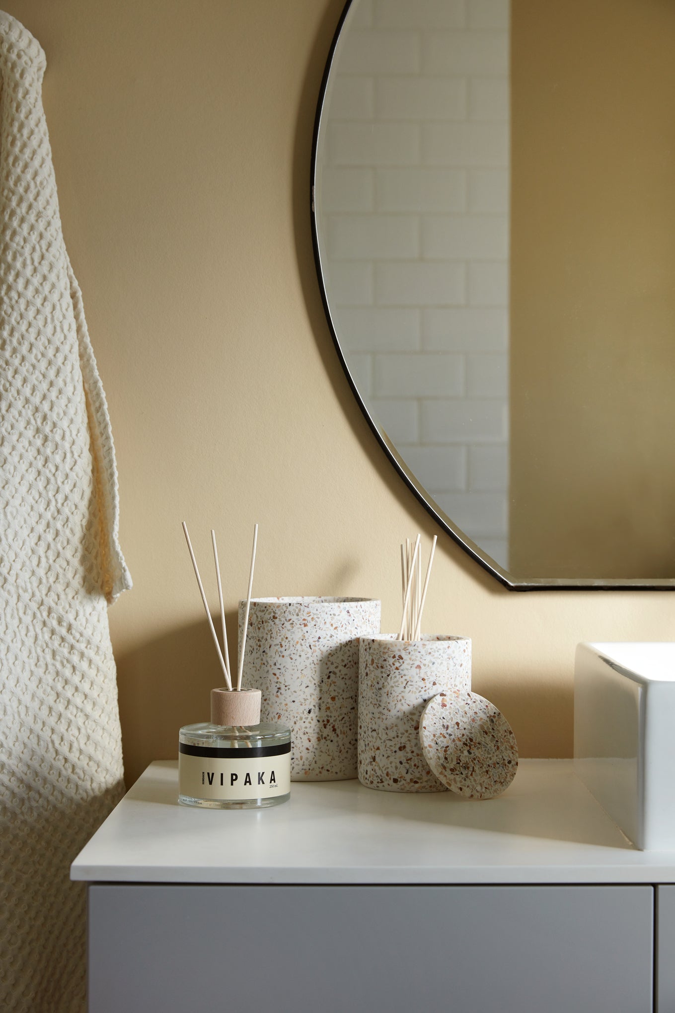 Lucca - Terrazzo Vase m. Låg - Red/Beige HUMDAKIN