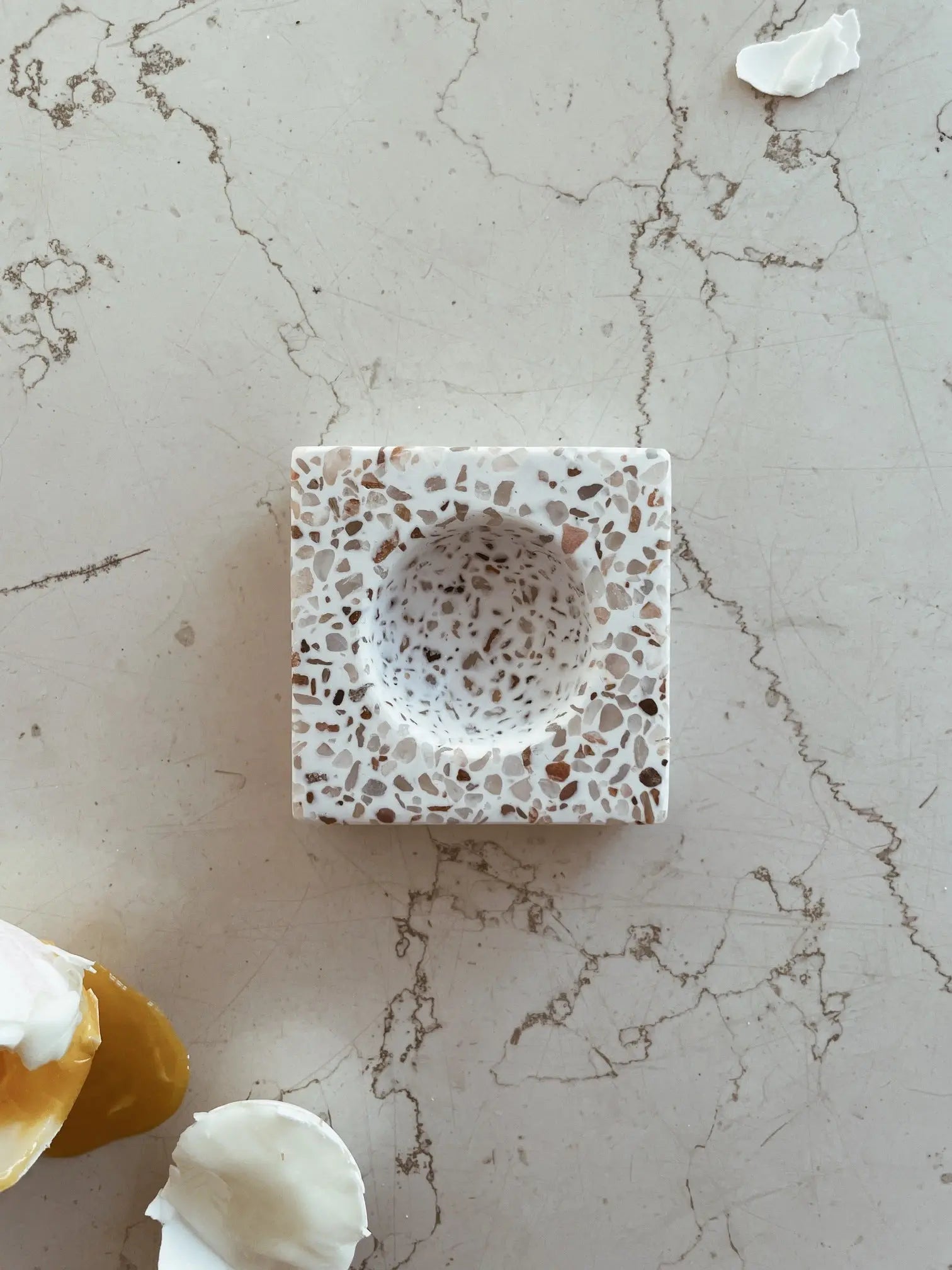 HUMDAKIN Terrazzo Æggebakke - Enkelt Terrazzo 138 Red/Beige